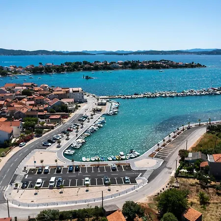 Lara Apartman