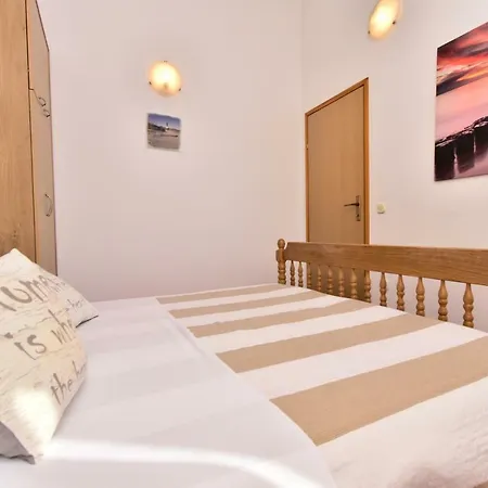 Apartamento Lara Sukošan