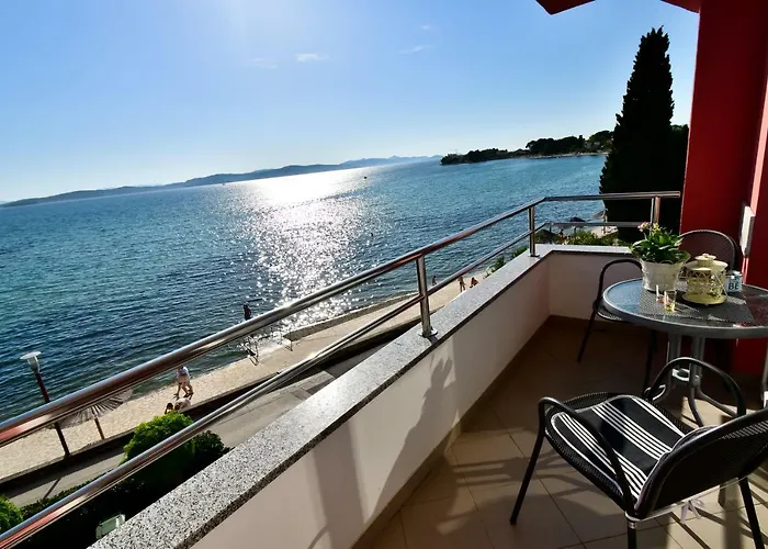 Lara Apartman *