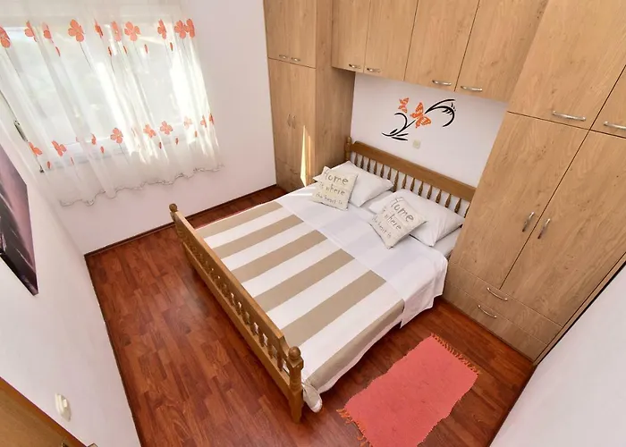 Lara Apartman