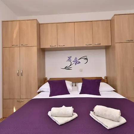 Lara Apartment