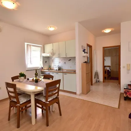 Lara Apartment *