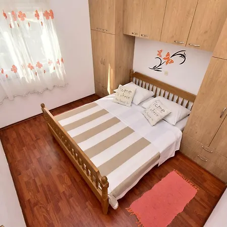 Lara Apartment